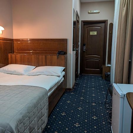 Victoria Hotel 우랄스크 외부 사진