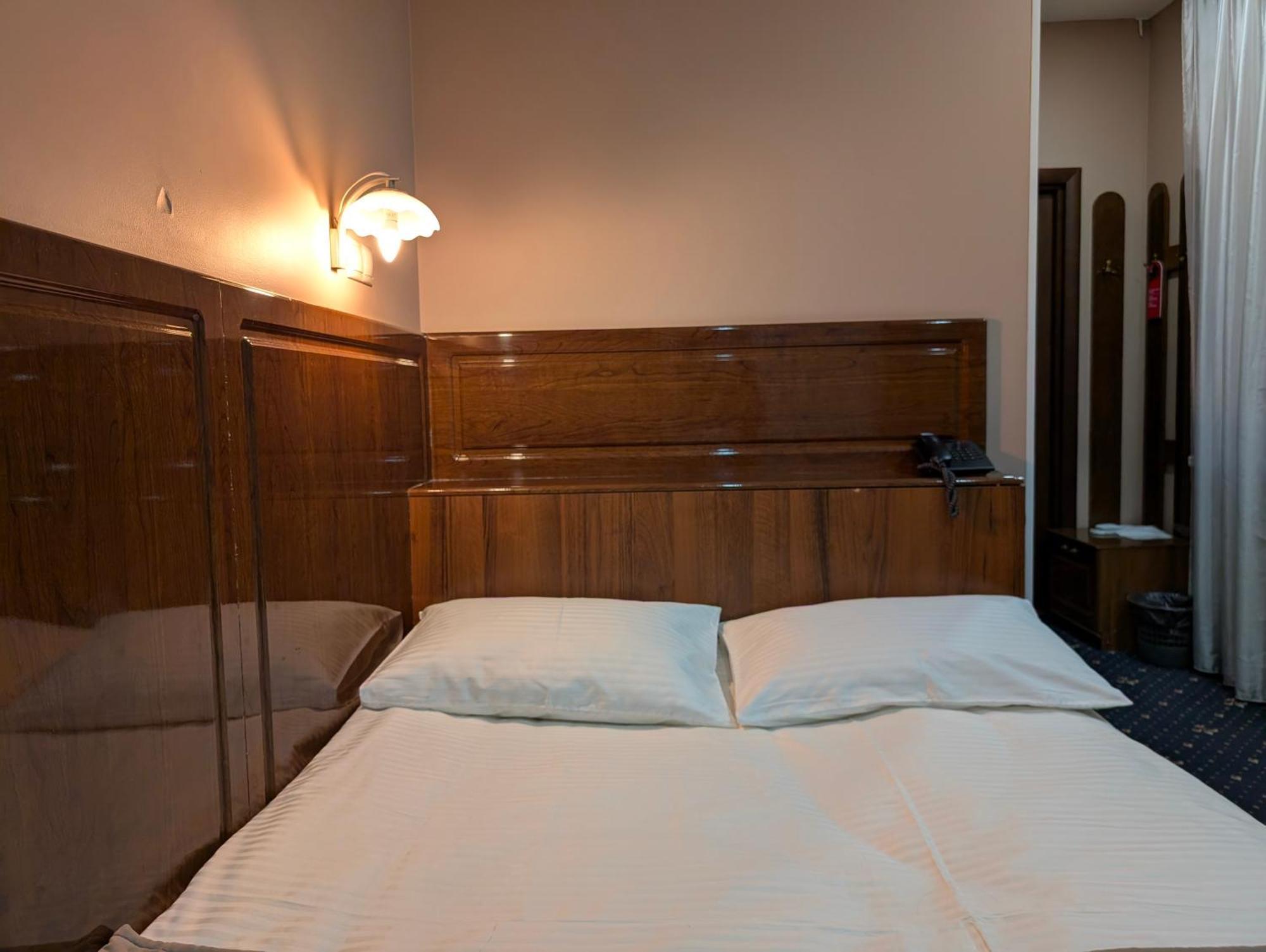 Victoria Hotel 우랄스크 외부 사진